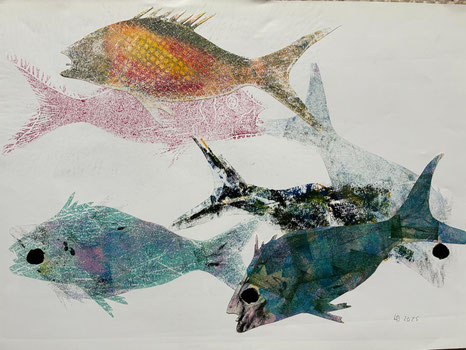 Hildegard Blersch: Fischschwarm, Farbholzschnitt und Collage, 2025, xa. 40 x 60 cm , signiert, Preis 280 Euro