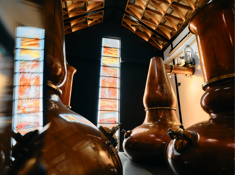 Salle des alambics de la distillerie The Dalmore après travaux