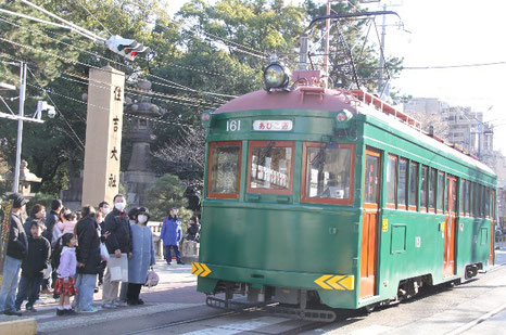 住吉大社社頭を行く161号