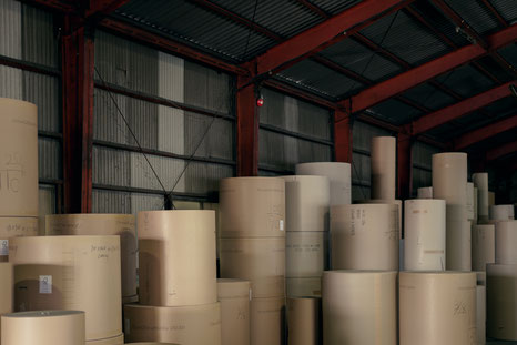 写真：市川紙器段ボール工場内　段ボール会社市川紙器の強みをお伝えします。