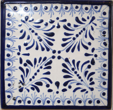 Azulejo Talavera de Puebla en Medida de 10.5 x 10.5 cm. aproximadamente.