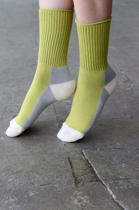 オーガニックコットン素材を使用した日本製の足底パイル編み配色レディース靴下