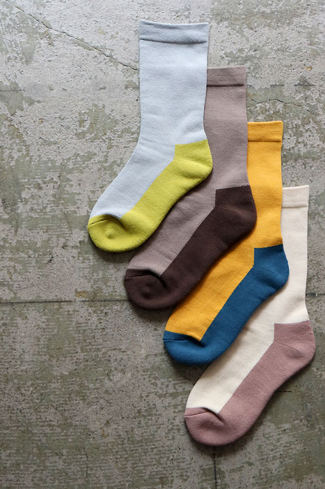 オーガニックコットン素材を使用した日本製の足底パイル編みバイカラーレディース靴下
