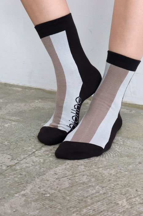オーガニックコットン素材を使用した日本製のサイドロゴ配色レディース靴下