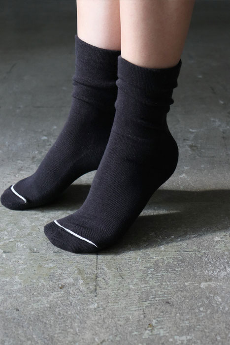 オーガニックコットン素材を使用した日本製の足底パイル編み無地レディース靴下
