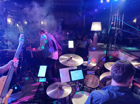 Olles Leiwand mit Austropop live on stage