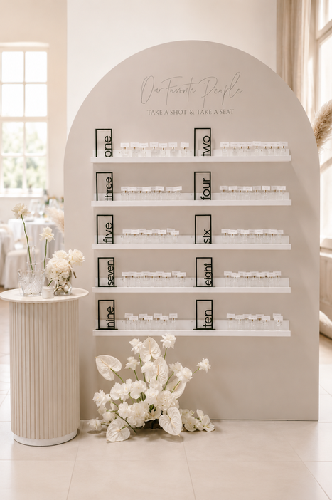 Backdrop mieten Sitzplan mieten Escort Wall mieten Champagne Wall mieten Dekoverleih Köln Bonn the featherette