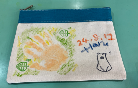 赤ちゃんの手形ポーチ