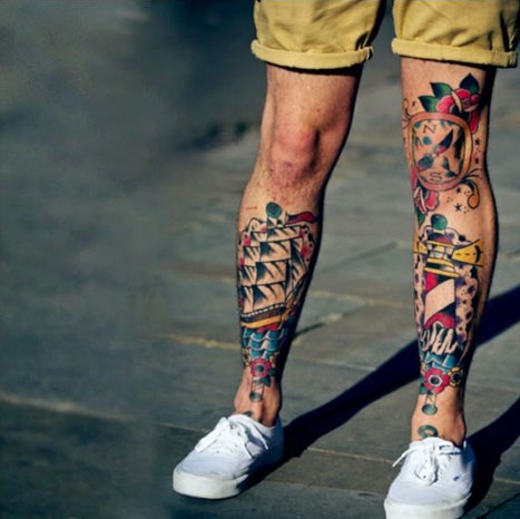 El estilo Old School destaca a la hora de tatuarse la zona de las piernas.