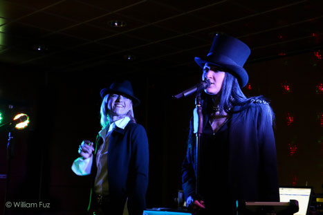 Animation de soirée, cocktail, vin d'honneur et mariage en duo de chanteuses + abimation DJ dans toute le région Rhône Alpes