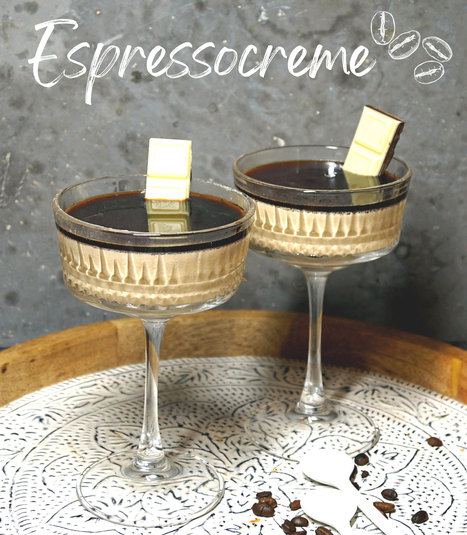 Panna Cotta mit Espresso, Kaffeesirup und einem Schlückchen Likör