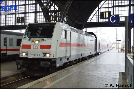 Am 9. Dezember 2016 rangiert 146 553-3 ihren Dosto-IC in Leipzig Hbf. vom Gleis