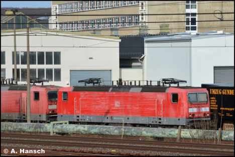 143 065-1 ist seit einiger Zeit im SSM Chemnitz abgestellt. Am 15. März 2020 war der Blick auf die Lok für ein Foto frei