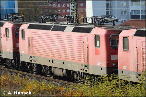 Am 7. November 2018 wird 143 129-5 in einem Lokzug von Karsdorf nach Chemnitz überführt. Hier ist sie in Chemnitz-Süd zu sehen