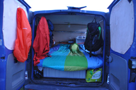 van, aménagement van, voyage en van, voyage avec un chien