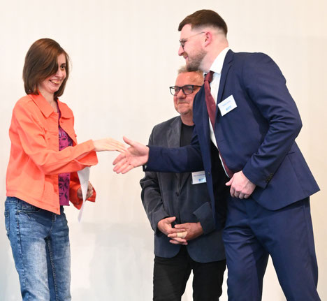 Gratulation zum erfolgreichen Abschluss durch Vertreter von WK OÖ und AK OÖ