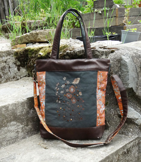 Grand sac à main brodé femme faux cuir marron toile kaki  tissu orange fleuri broderie fleurs sauvages  perles en verre