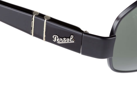 Occhiali da sole uomo Persol Modello: 2261-S. Colore: 594/31 nero. Colore lenti: verde. Calibro 62-14. Forma: Pilot. Materiale: metallo. Protezione UV 100%