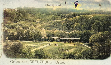 Stadtgrund Kreuzburg: Hier war der Sammelpunkt der Bevölkerung zur Flucht. Sie sollte geführt und damit geordnet durch deutsches Militär ablaufen. Es kam anders. Die Situation muss chaotisch gewesen sein.