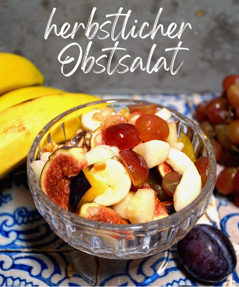 Obstsalat aus Herbstfrüchten