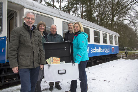 Neustart 2013 nach Betreuerwechsel - symbolischer Einzug in den Eisenbahnwaggon