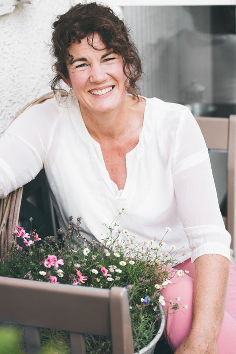 Gabi Burki, Gesundheitsoase Aarau, Praxis für Tibetische Medizin und Massagen, Klangschalentherapie, Fussreflexzonenmassage, Bachblütentherapi