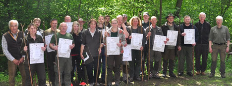 Erfolgreiche Jungjäger mit ihren Ausbildern: v.l.: Kurt Siebert, Anette Fern, Timo Koch, Mario Rau, Uwe Kurzrock, Gerd Fern, Tatjana Sommer, Lars Schöffel, Claudia Kuhaupt, Henning Klippert, Philipp Gereke, Louisa Pestel, Torsten Fischer, Falko Gereke, Su