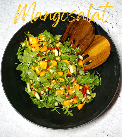 Rucola, Mango, Gurke, Paprika und Erdnüsse bilden die Basis dieses asiatisch angehauchten Salates