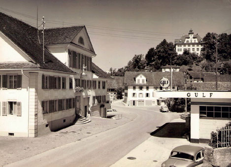 Abb.3: Gasthaus Löwen und Gulf-Tankstelle, nach 1955.