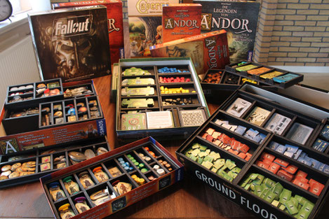 Brettspielboxen ordentlich eingeräumt im Inlay bzw. Insert Organizer