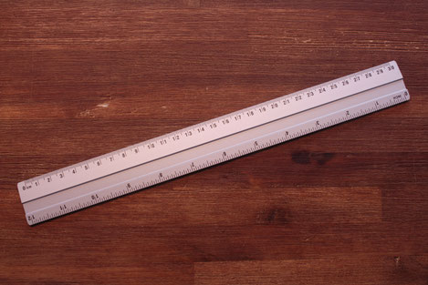 Aluminiumlineal 30 cm lang mit Rutschhemmender Unterseite