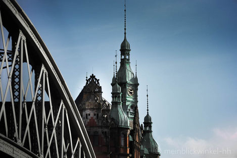 Hamburg Speicherstadt Dach Backsteine Brücke