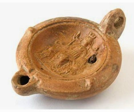 A clay lamp featuring Cybele.