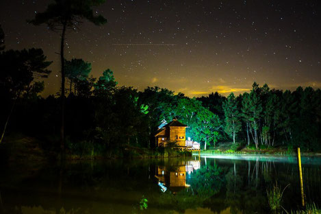 Cabane château dordogne au Domaine de l'Etang de Bazange