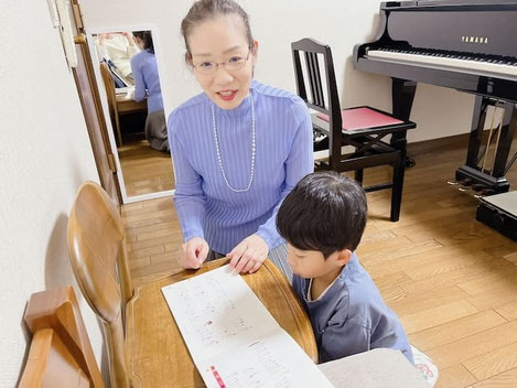 神戸市西区 井吹台東町 和田なおみピアノ教室 ピアノ教室 男子生徒 レッスン風景