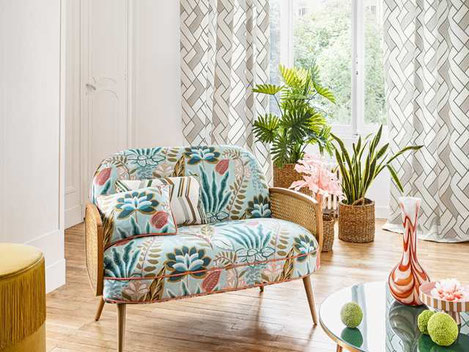 Canapé fleuri, ambiance jungle pour la nouvelle décoration de mon salon