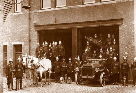 This is not our local fire brigade but the brigade at Rugby in Warwickshire sometime before 1930.