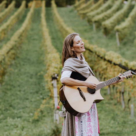 Sängerin Hochzeit Weingarten Südsteiermark Gitarre Gesang Salzburg Mondsee Fuschlsee Schloss Mirabell Trauung Taufe