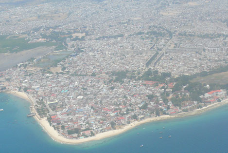 Klimawandel-Report; Stone Town auf Sansibar, erste Häuser bei Flut schon fast im Wasser