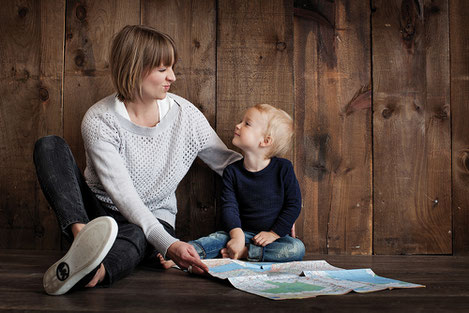 La compatibilté entre vie professionnelle et vie familiale pèse encore largement sur le choix de carrière des femmes. crédit photo : Pixabay©3643825