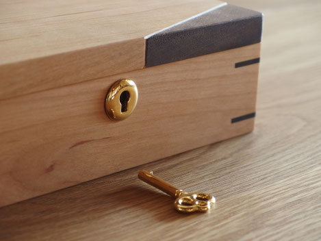 ○ 宝箱 - 家具工房つなぎ サクラで作る南房総の家具