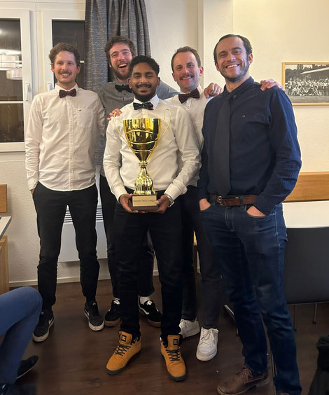 Die Moustaches freuen sich über ihren 1. Triumph in der noch jungen Spielzeit.