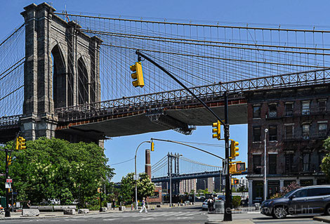 New York City Brooklyn Bridge East River Wasser Fluss Ampel Brücke