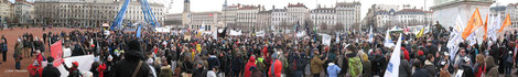 Vue panoramique sur la place Bellecour à Lyon, avant le départ.