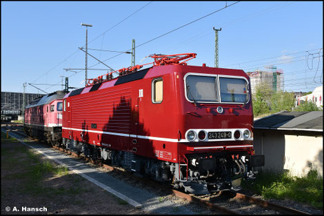 Als 243 249-0 erstrahlt die Lok am 09. Mai 2026 in Chemnitz Hbf.