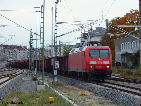 Ursprünglich für Personenzüge entwickelt, findet man die BR 145 inzwischen auch zahlreich vor Güterzügen. So auch am 14. Oktober 2013, als 145 038-6 mit ihrer gemischten Leine Chemnitz Hbf. durchfährt