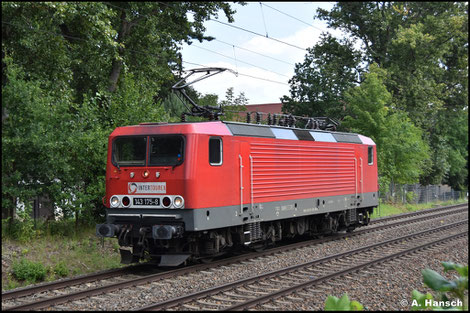 Mit ITX-Logo versehen durcheilt die Lok als Lz am 10. August 2025 Chemnitz-Schönau