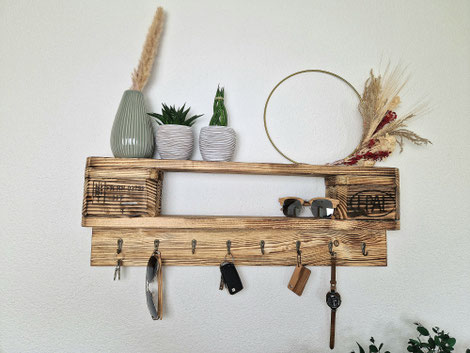 Schlüsselbrett-Holz Garderobe-Kinder Garderobe-aus-Palette Schlüsselbrett-aus-Palette Palettenmöbel daves-redesign Garderobe-mit-Ablage Wandgarderobe upcycling handmade