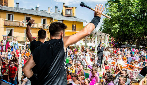 Puigcerdà, de festa major, amb els gegants al carrer major