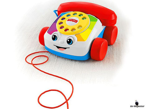 Im Paket Fisher-Price ist ein Plappertelefon mit Wählscheiben enthalten.
